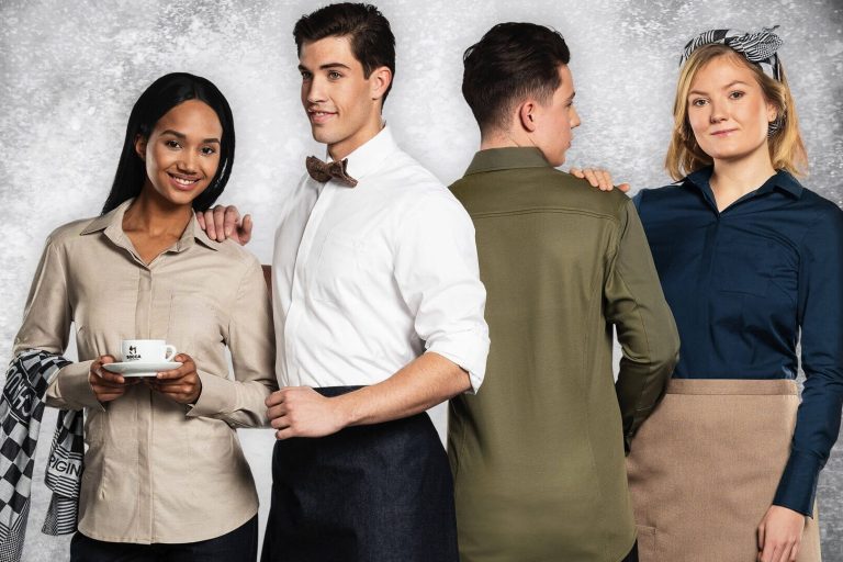 Horeca & hospitality bedrijfskleding – Kusters Bedrijfskleding Horeca en hospitality bedrijfskleding – schorten, blouses en polo’s met logo van Kusters Bedrijfskleding